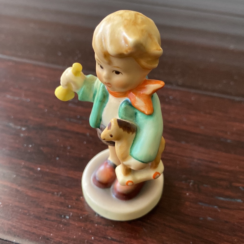 Beautiful Vintage Hummel Goebel Figurine 3.5” Little Boy w horn & rocking horse.